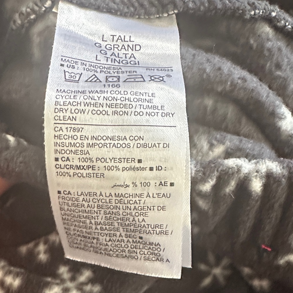Old Navy Women's Black and White Snowflake Pajama Set - Picture 8 of 8